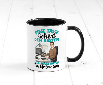 Im Universum: Mediengestalter | Medien Geschenk Humor Geschenkidee lustiger Tasse