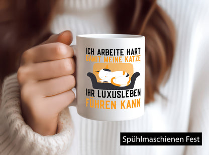 Ich arbeite hart | Luxusleben Humor Katzenliebhaber Geschenkidee Arbeit