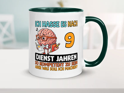 9 Dienstjahre | Arbeit Kompetent Humor Kollegen Büro Geschenkidee Tasse