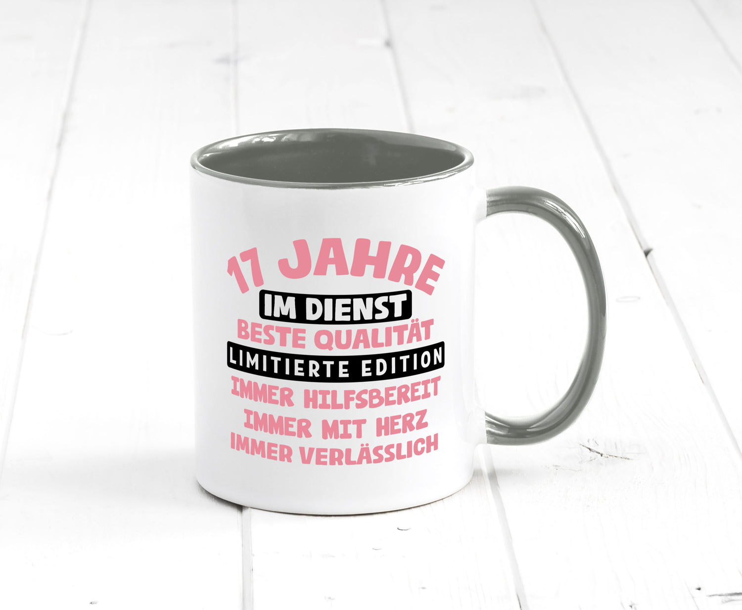 17 Jahre im Dienst | Jubiläum Arbeit v11 Humor Kollegen Büro Geschenkidee Tasse
