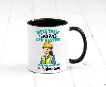 Im Universum: Staplerfahrerin | Gabelstapler Humor Geschenkidee Tasse