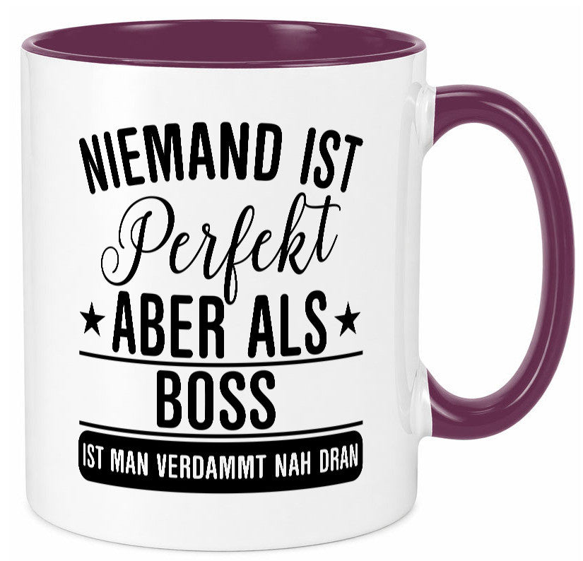 Verdammt nah dran: Boss | Führungskraft Vorgesetzter Humor Geschenkidee Tasse