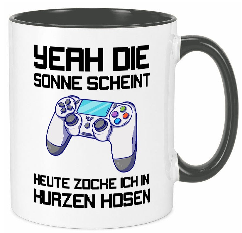 Zocken in kurzen Hosen | Gamer Tasse Statement Humor Geschenkidee