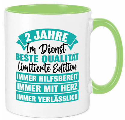 2 Jahre im Dienst | Jubiläum Arbeit v2 Geschenk Kollegen Büro lustiger Spruch Tasse