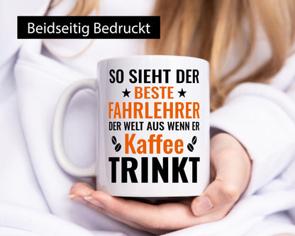 Kaffee trinkt: Fahrlehrer | Fahrschule Geschenk Humor Geschenkidee lustiger