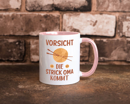 Vorsicht, Strickoma kommt | Wolle Stricknadeln Humor Familie Geschenkidee Tasse