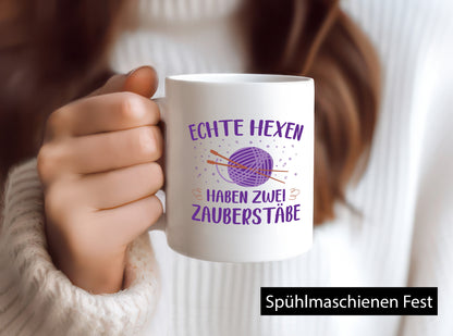 Hexen haben zwei Zauberstäbe | Stricknadeln Wolle Geschenk Humor Geschenkidee