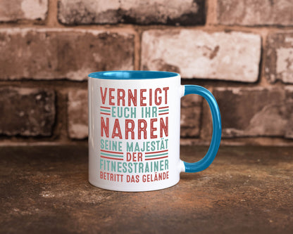 Verneigt euch: Fitnesstrainer | Personal Trainer v2 lustig Humor Geschenkidee Tasse