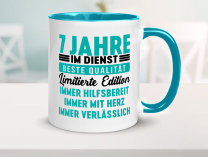 7 Jahre im Dienst | Jubiläum Arbeit v5 Humor Kollegen Büro Geschenkidee Tasse