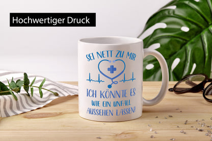 Sei nett, könnte wie ein Unfall aussehen | Herzschlag Geschenkidee Humor Tasse