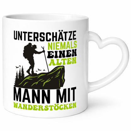 Unterschätze niemals einen alten Mann mit Wanderstöcken Humor Geschenkidee Tasse