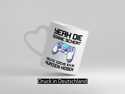 Zocken in kurzen Hosen | Gamer Tasse Statement Humor Geschenkidee