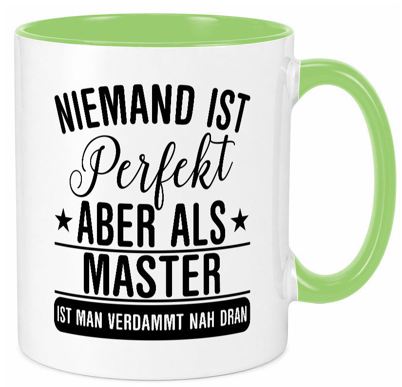 Verdammt nah dran: Master | Universität Student lustiger Spruch Geschenk Humor Tasse