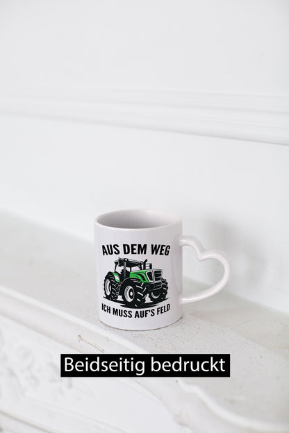Aus dem weg ich muss aufs Feld | Traktor Bauer v2 Humor Geschenkidee Tasse