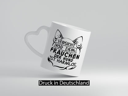 Vorsicht vor dem Frauchen der Hund ist Harmlos Humor Tierliebhaber Geschenkidee