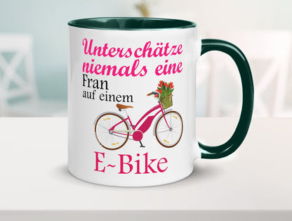 Unterschätze niemals eine Frau | E-Bike Sport Rad fahren lustig Humor