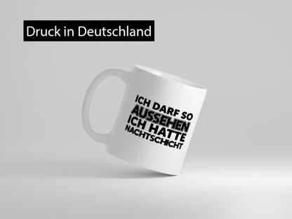 Ich darf so aussehen | Nachtschicht Arbeit lustig Kollegen Büro Geschenk Tasse
