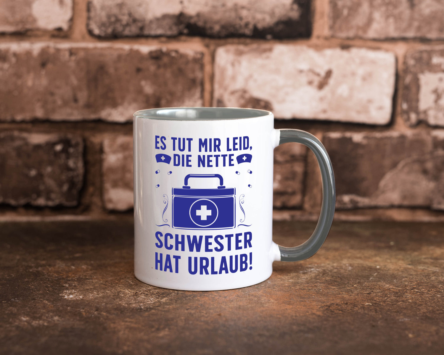 Nette Schwester hat Urlaub | Arztkoffer Tabletten lustiger Spruch Geschenk
