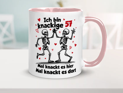 57. Geburtstag | Knackige 57 Ich bin alt lustig Geschenkidee Geschenk Tasse