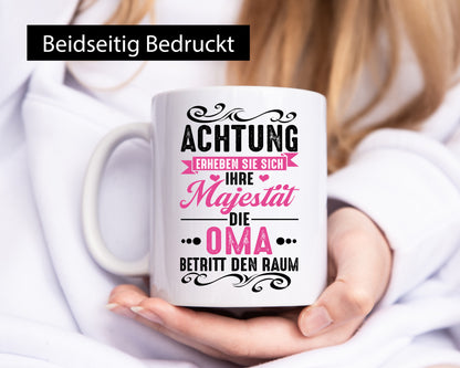 Oma Betritt den Raum | großmutter lustiger Spruch Geschenk Familie Geschenkidee