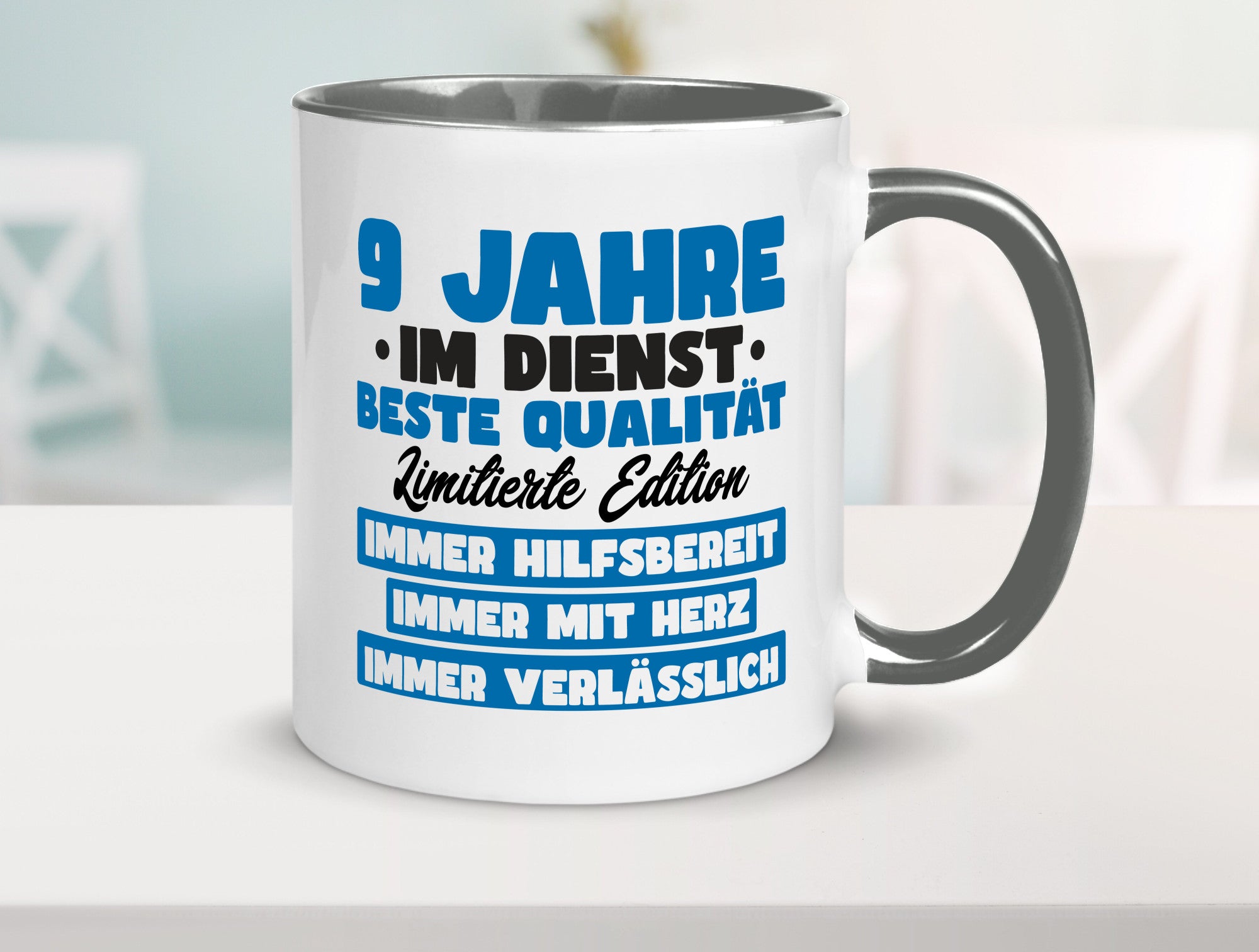 9 Jahre im Dienst | Jubiläum Arbeit v7 lustig Kollegen Büro Geschenk Tasse