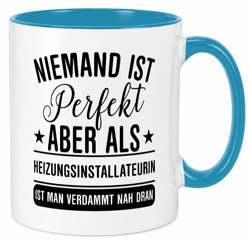Verdammt nah dran: Heizungsinstallateurin | Heizung lustig Humor Geschenkidee Tasse