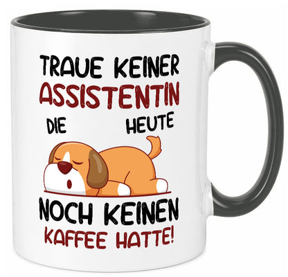 Traue keiner Assistentin | Assistenz Hilfskraft Humor Geschenkidee Tasse