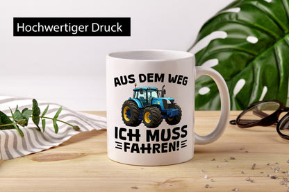 Aus dem weg ich mus fahren | Traktor Schlepper v2 Geschenkidee Humor Tasse