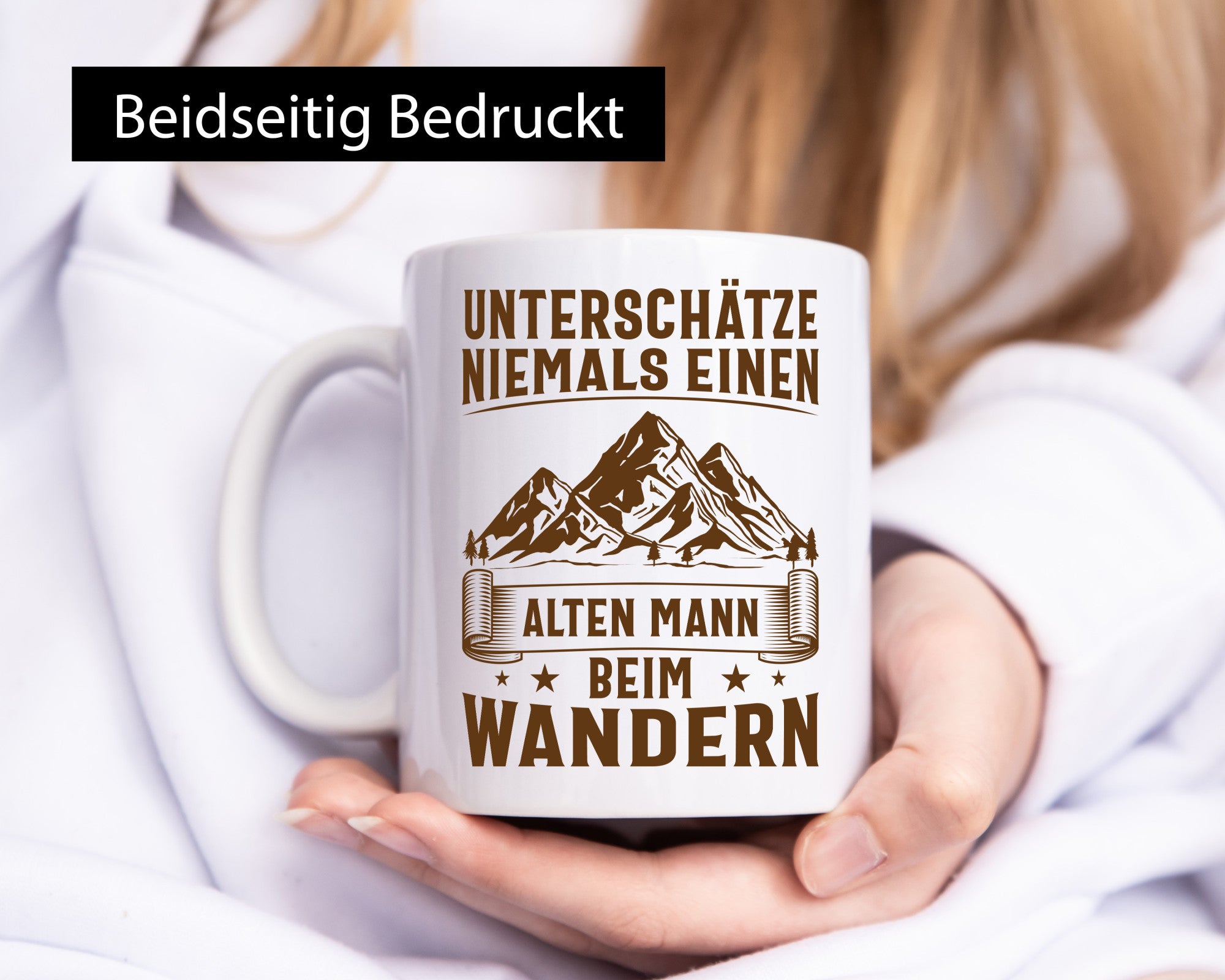 Unterschätze keinen alten Mann beim Wandern | Gebirge Geschenkidee Humor Tasse