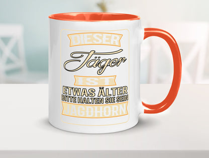 Dieser Jäger ist etwas Älter halten sie sein Jagthorn lustiger Spruch Geschenk