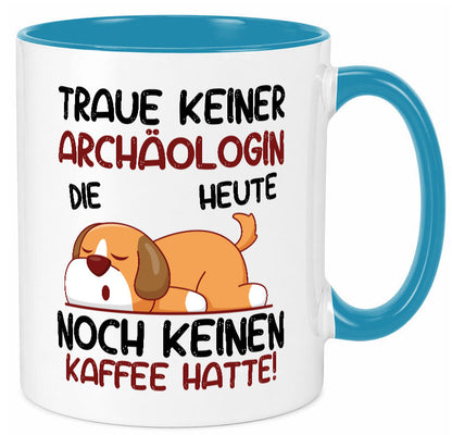 Traue keiner Archäologin| Archäologie | Forscherin lustiger Spruch Geschenk Tasse