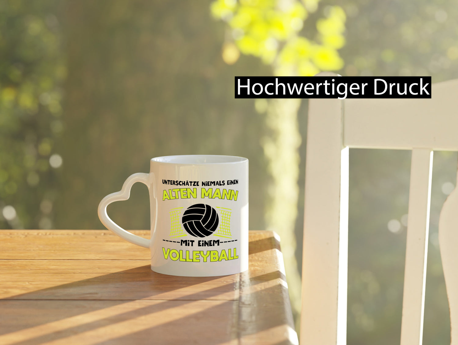 Unterschätze niemals einen Alten Mann mit einem Volleyball lustiger Spruch