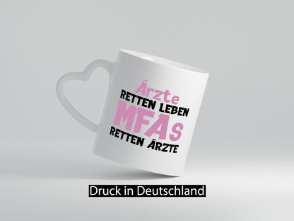 MFA retten Ärzte | Medizinische Fachangestellte Arzthelfer Geschenk Humor
