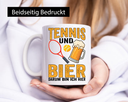 Tennis und Bier darum bin ich hier | Tennisspieler v2 Geschenkidee Humor Tasse