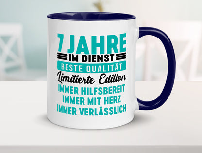 7 Jahre im Dienst | Jubiläum Arbeit v5 Humor Kollegen Büro Geschenkidee Tasse