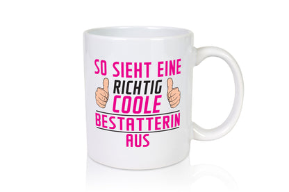 Richtig Coole Bestatterin | Bestattung Totengräberin Humor Geschenkidee Tasse