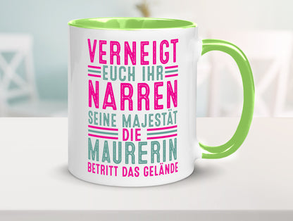 Verneigt euch: Maurerin Humor Geschenkidee Tasse