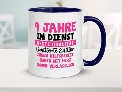 9 Jahre im Dienst | Jubiläum Arbeit v10 Geschenkidee Kollegen Büro Humor Tasse