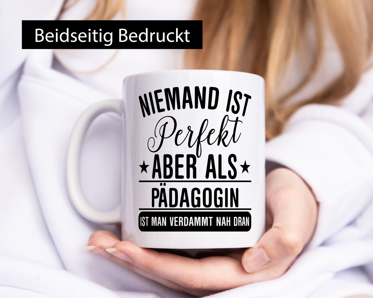 Verdammt nah dran: Pädagogin | Pädagogik Geschenk Humor Geschenkidee lustiger