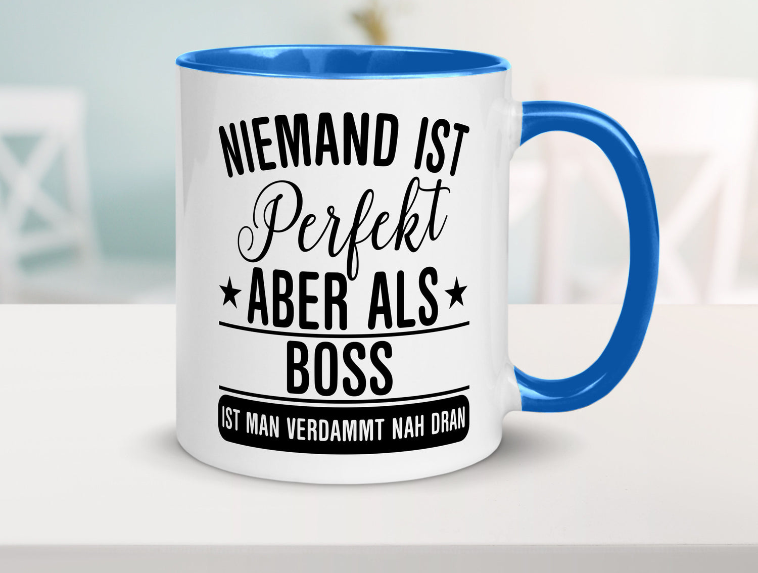 Verdammt nah dran: Boss | Führungskraft Vorgesetzter Humor Geschenkidee Tasse