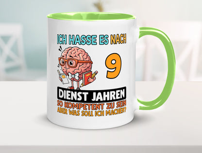 9 Dienstjahre | Arbeit Kompetent Humor Kollegen Büro Geschenkidee Tasse