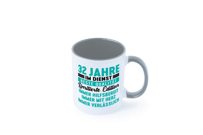 32 Jahre im Dienst | Jubiläum Arbeit v5 Geschenkidee Kollegen Büro Humor Tasse