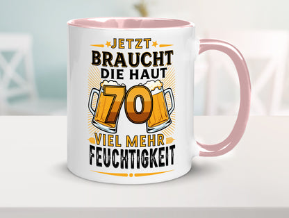 70 braucht die haut mehr Feuchtigkeit | 70. Geburtstag Humor Geschenkidee Tasse
