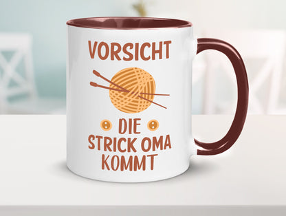Vorsicht, Strickoma kommt | Wolle Stricknadeln Humor Familie Geschenkidee Tasse