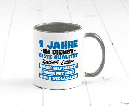 9 Jahre im Dienst | Jubiläum Arbeit v7 lustig Kollegen Büro Geschenk Tasse