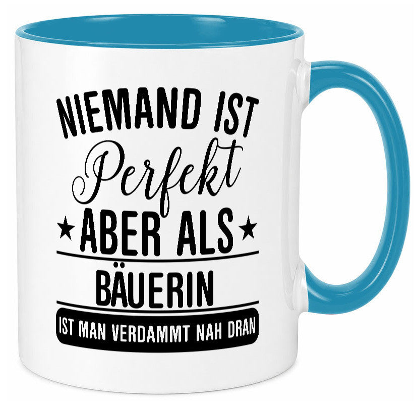 Verdammt nah dran: Bäuerin | Bauernhof Landwirtschaft lustiger Spruch Geschenk