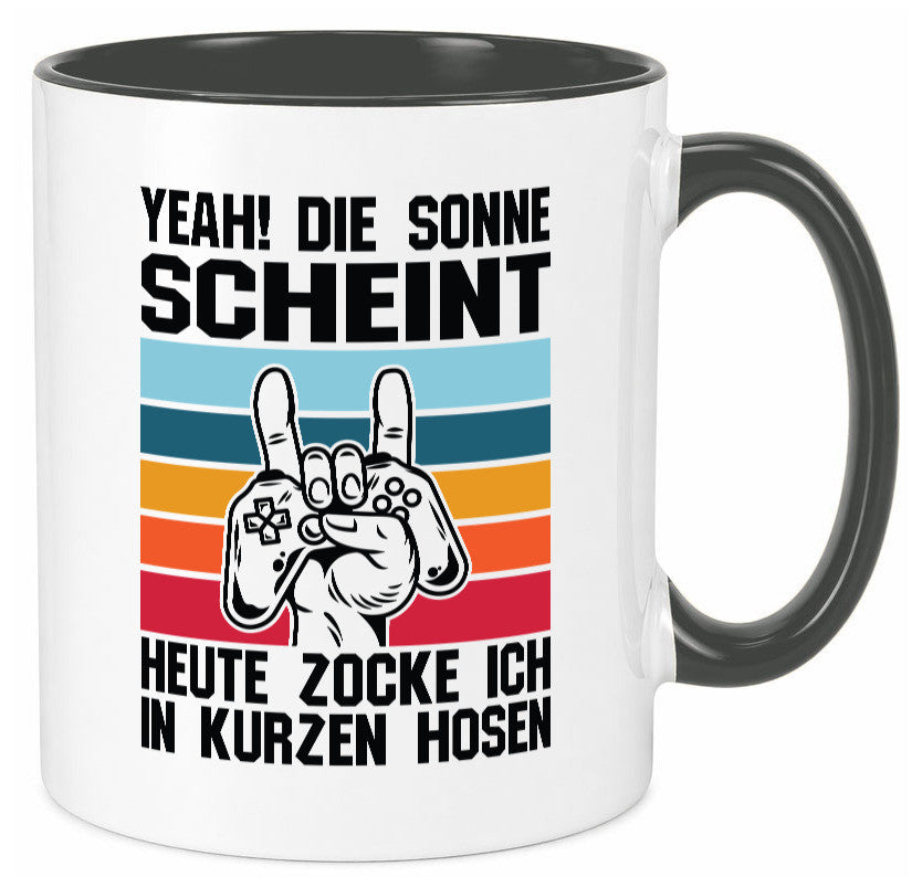 Die Sonne scheint | In Kurze Hosen Zocken Gamer Geschenkidee Humor Tasse