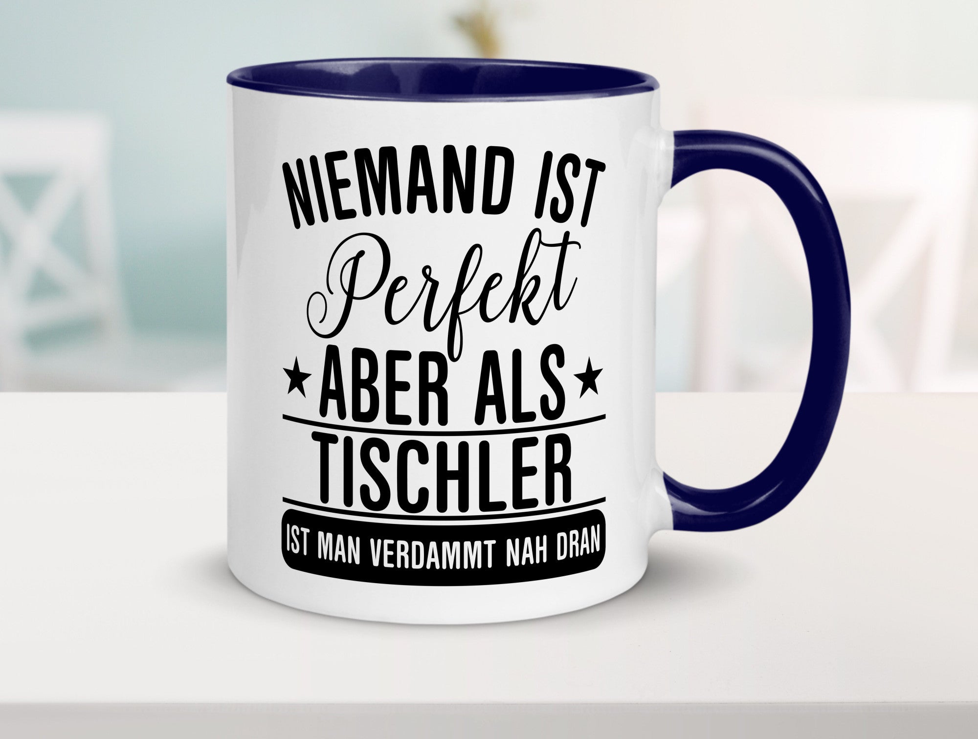 Verdammt nah dran: Tischler | Handwerk Beruf Tischlerei lustig Arbeit Kollegen