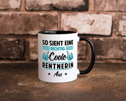 Eine richtig coole Rentnerin aus | Ruhestand Rente Geschenkidee Jubiläum Humor Tasse