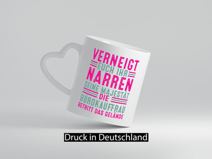Verneigt euch: Bürokauffrau | Kauffrau lustig Arbeit Kollegen Büro Geschenk